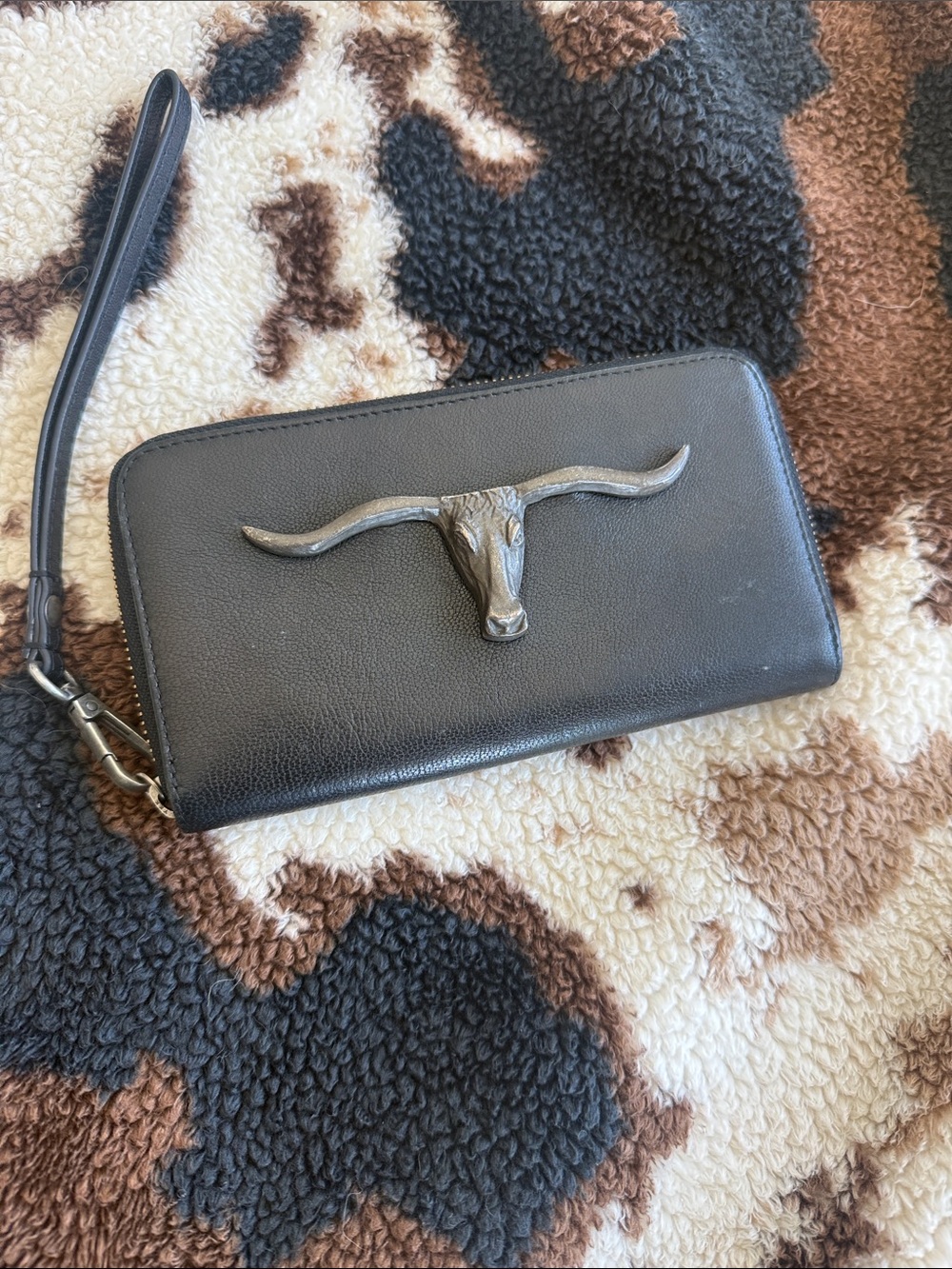Idyllwind Black Leather Wristlet Wallet with Longhorn Accent